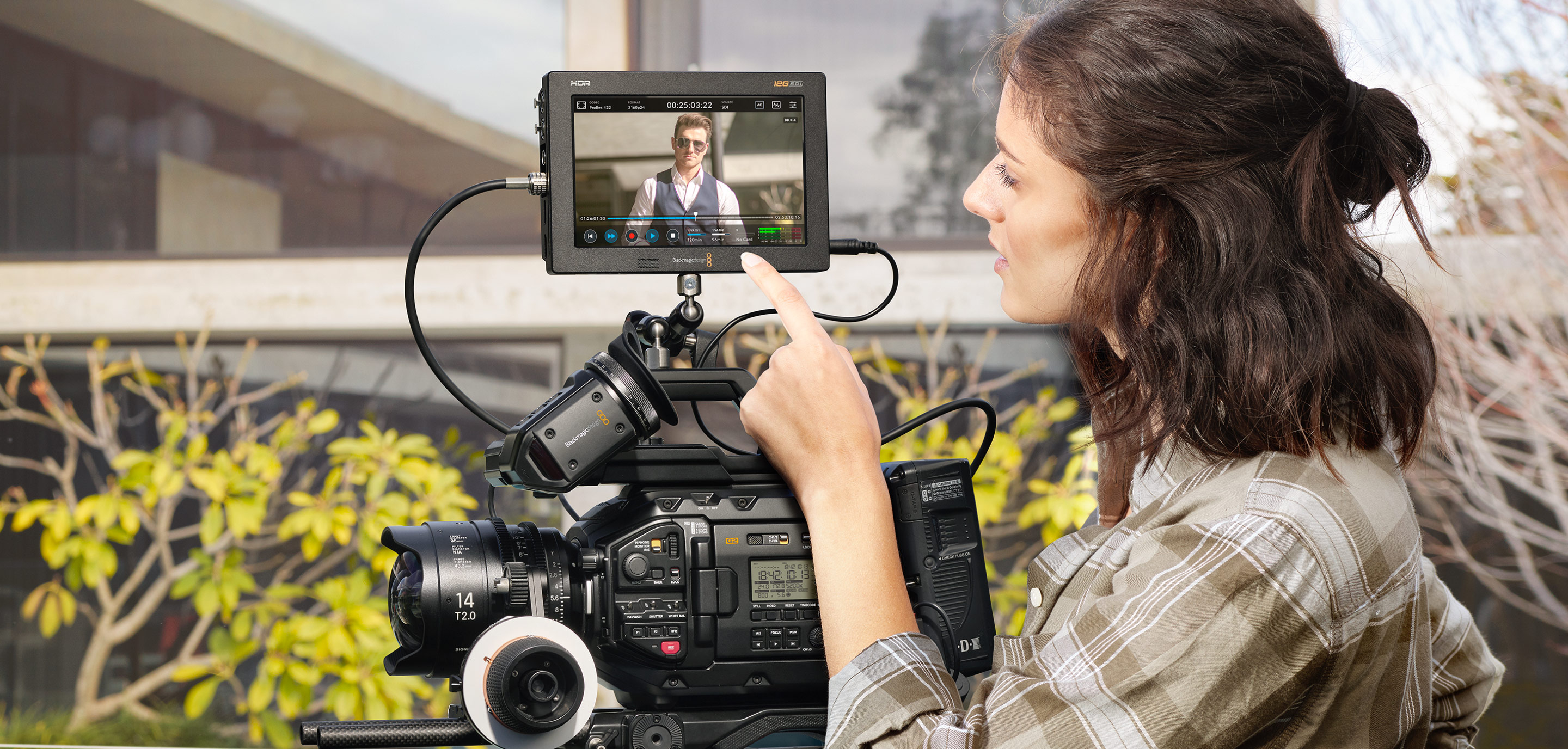 Video Assist 7” 12G HDR připojený ke kameře