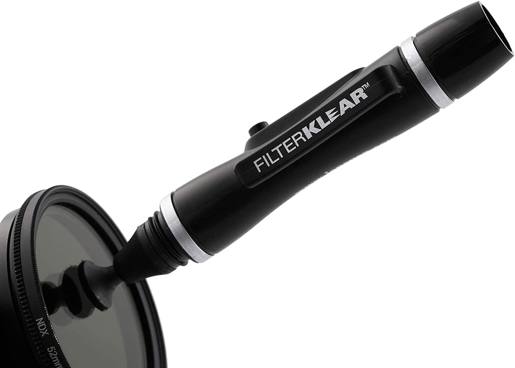 Ploché pero FilterKlear čistí fotografický filtr