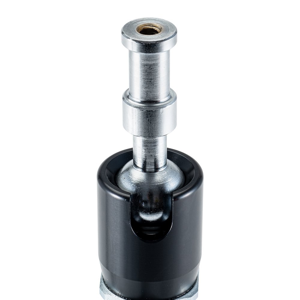Detail 16mm čepu a vnitřního závitu ramene Manfrotto 143N