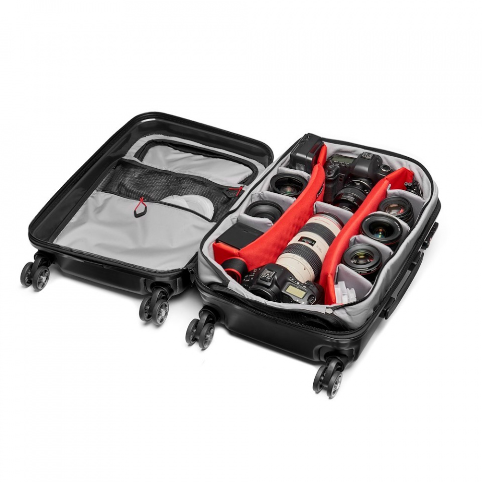 Otevřený Manfrotto Spin-55 s uspořádaným prostorem pro techniku