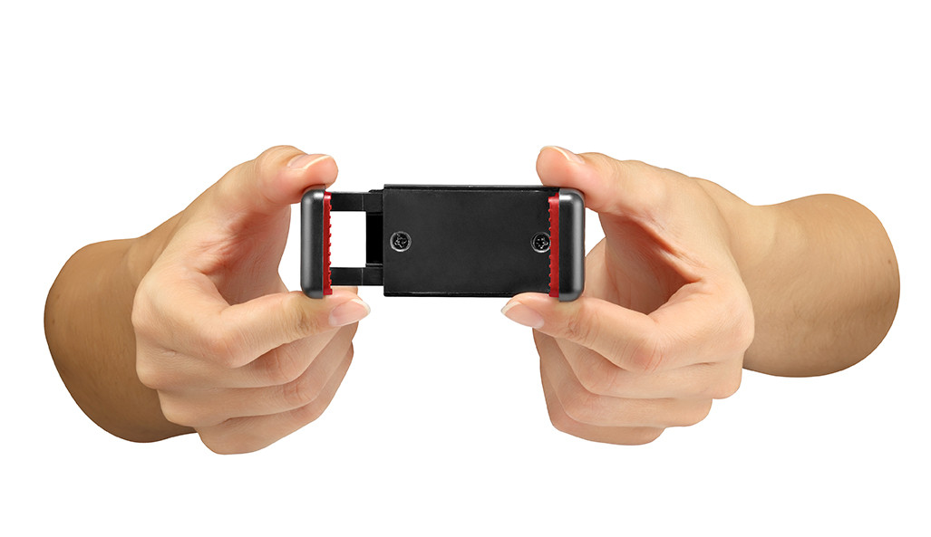 Otevírání pružinové čelisti držáku Manfrotto MCLAMP