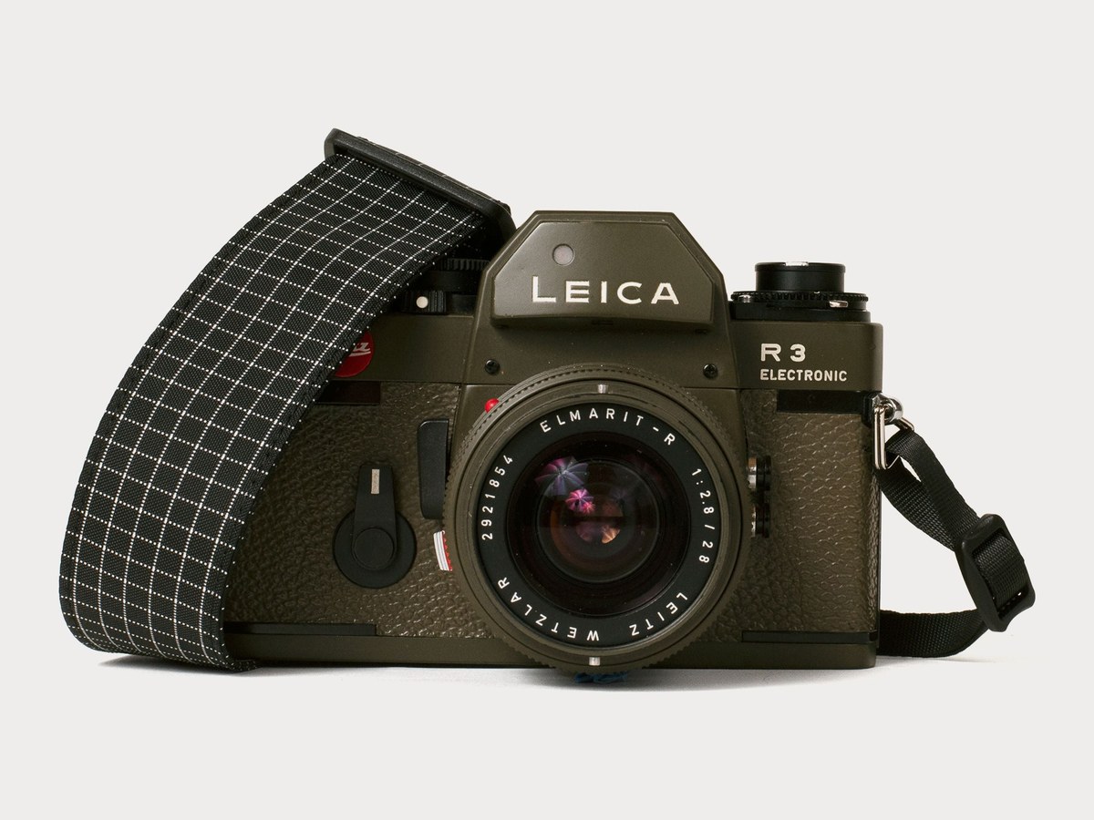 Kamera mit dem Long Weekend Adjustable Camera Neck Strap