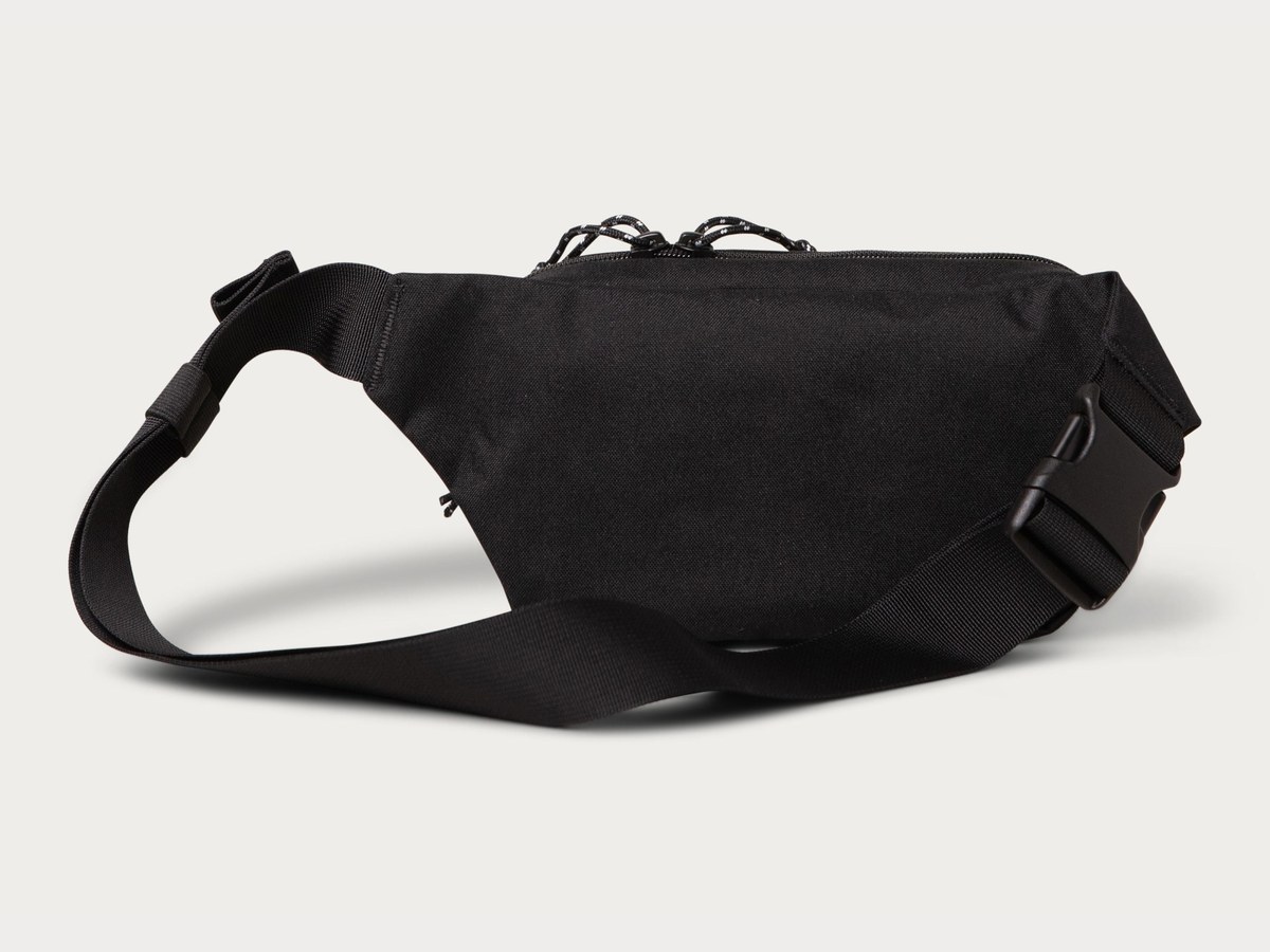 Rückseite der Long Weekend Monterey Sling mit verstellbarem Gurt und Schnalle