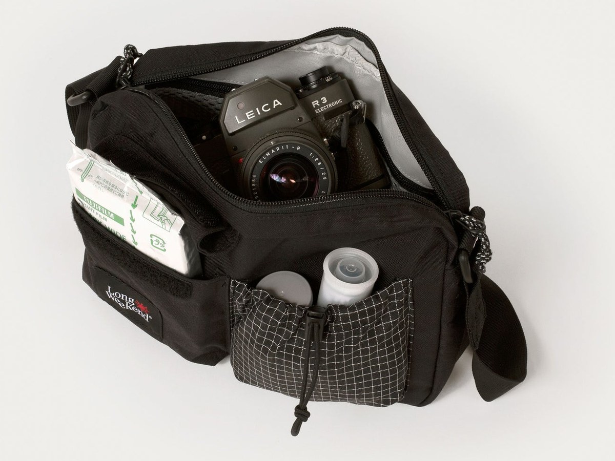 Santa Fe Shoulder Bag Black mit Kamera und Filmen