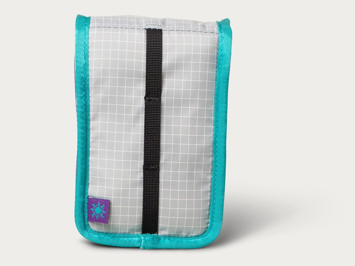 An Tasche oder Rucksack klippen