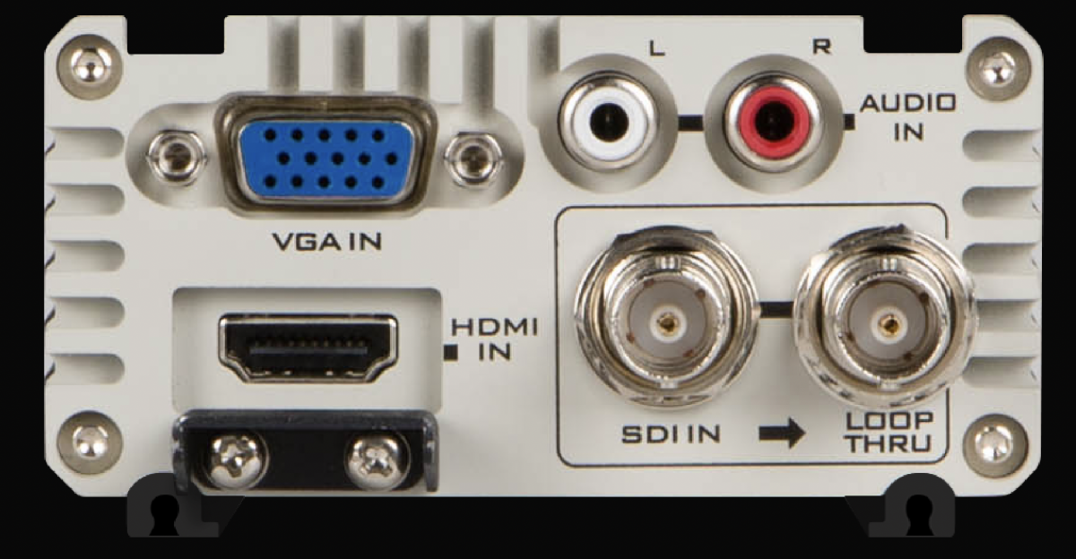 Detail vstupů VGA, HDMI, SDI loop-through a stereofonního zvuku RCA