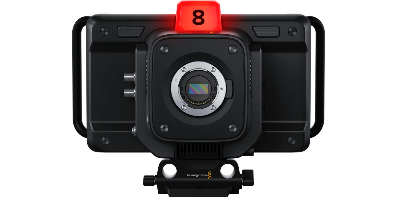 Blackmagic Studio Camera 4K Plus G2 v pohledu zepředu