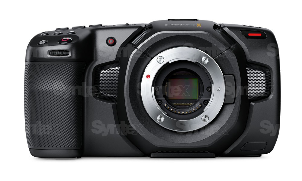 Zadní pohled na Blackmagic Pocket Cinema Camera 4K s dotykovým displejem