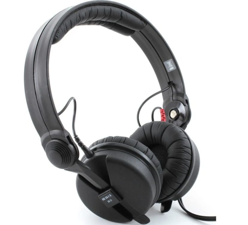 Sennheiser HD 25 Plus – šikmý pohled