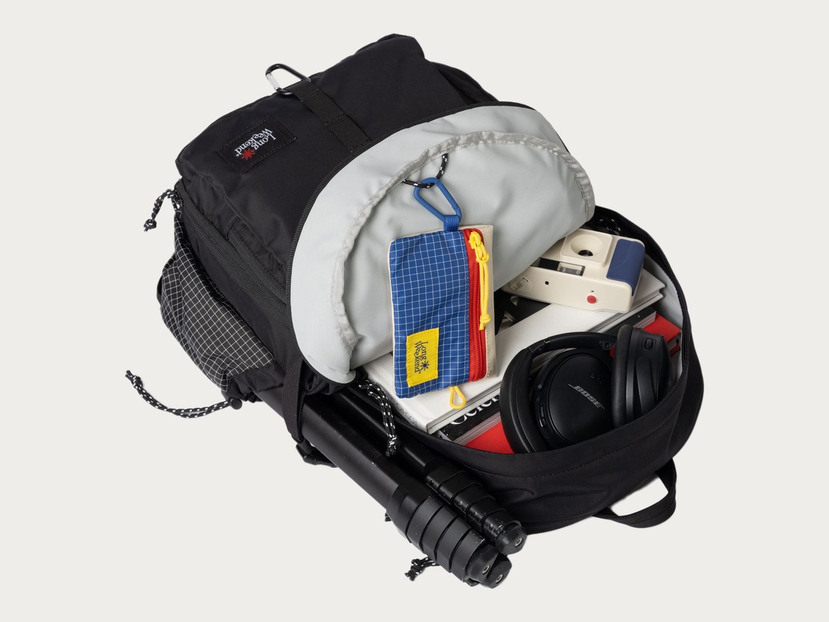 Side pocket of the Morro backpack with a small tripod