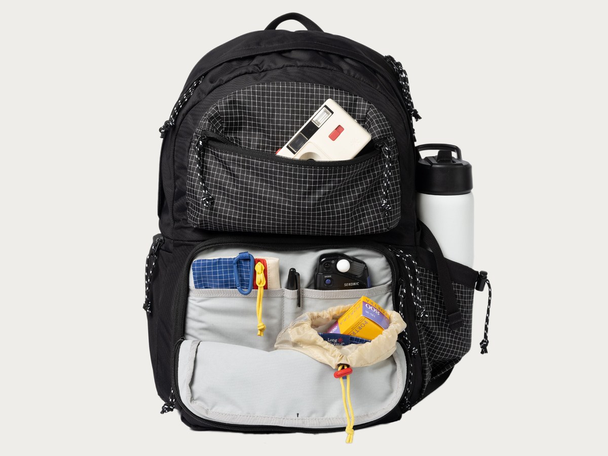 Front pocket of the Morro backpack with small gear