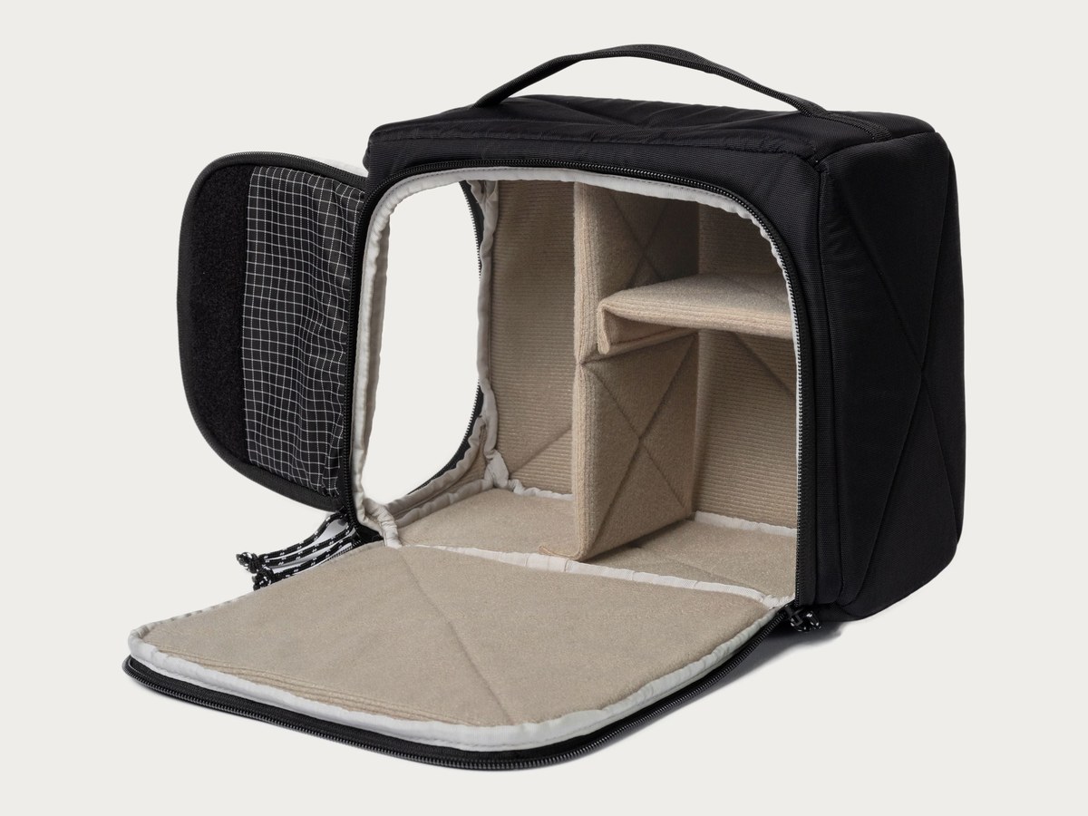 Open Morro Camera Cube with empty dividers