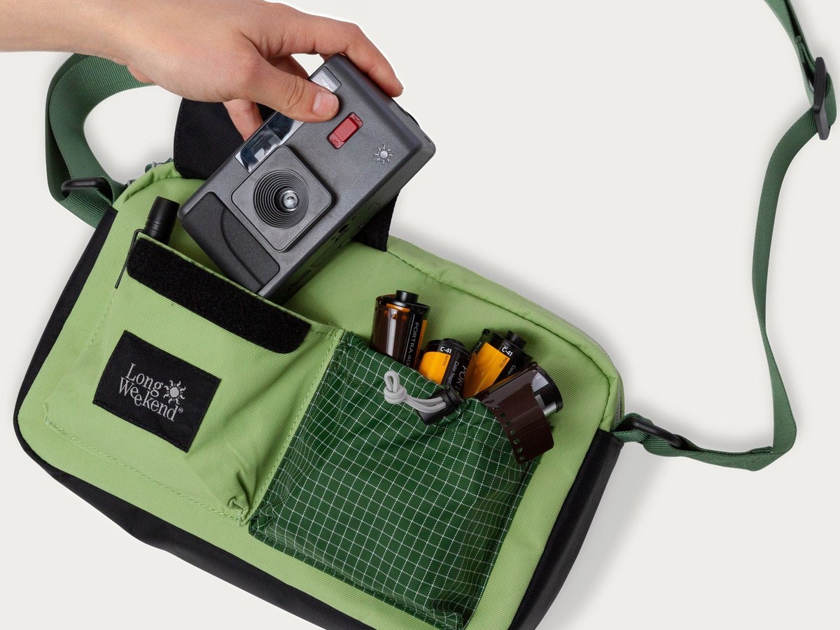 Santa Fe Shoulder Bag Moss s fotoaparátom a filmami