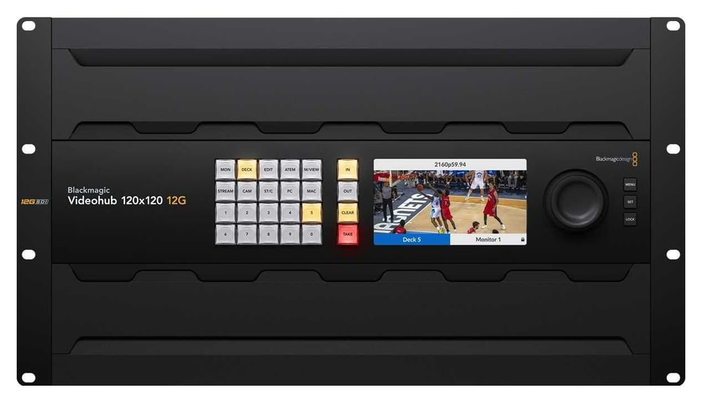 Blackmagic Videohub 120x120 12G – Živý obraz na LCD před přepnutím