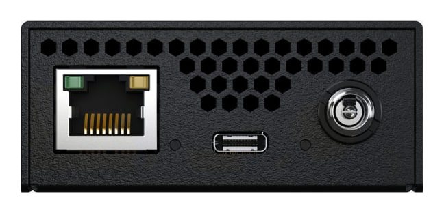 Blackmagic 2110 IP Mini IP to HDMI – Schovaný za displejem