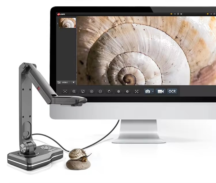 Joyusing V500-4K pripojená k monitoru na priame zobrazenie detailu