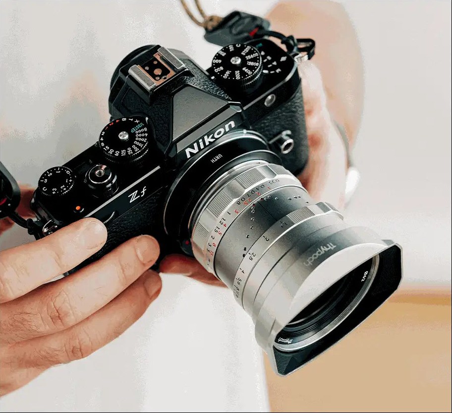 Thypoch Simera 21 mm na fotoaparátu