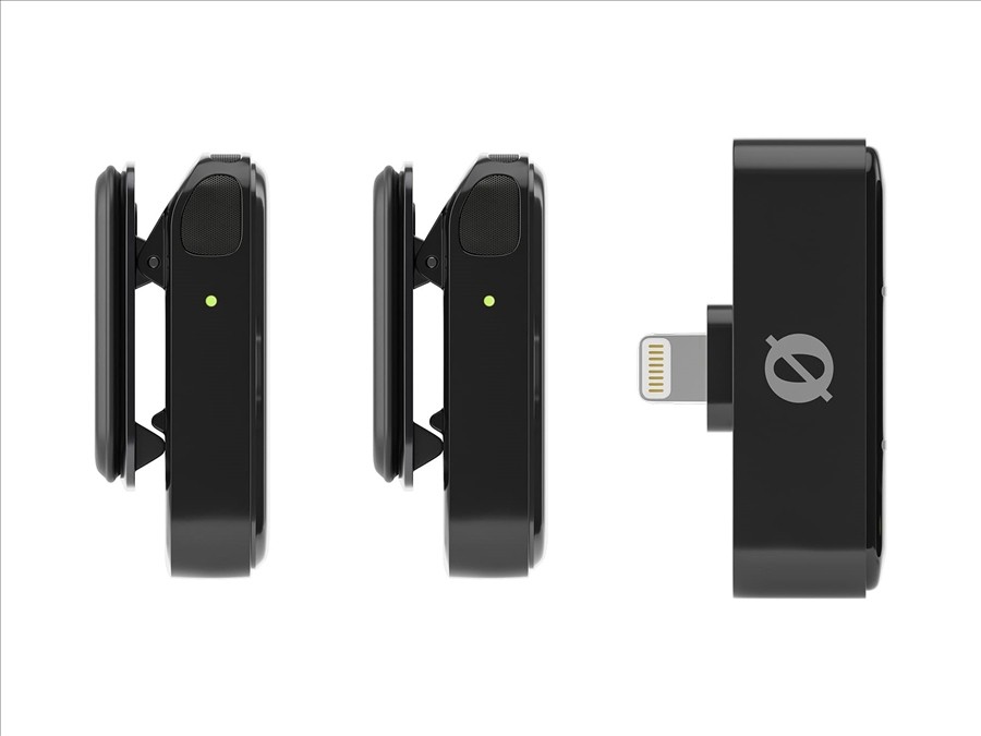 Ultrakompaktní dvoukanálový bezdrátový mikrofonní systém v černá provedení s přijímačem Lightning, inteligentním GainAssist a celkovou výdrží až 21 hodin s nabíjecím pouzdrem.
