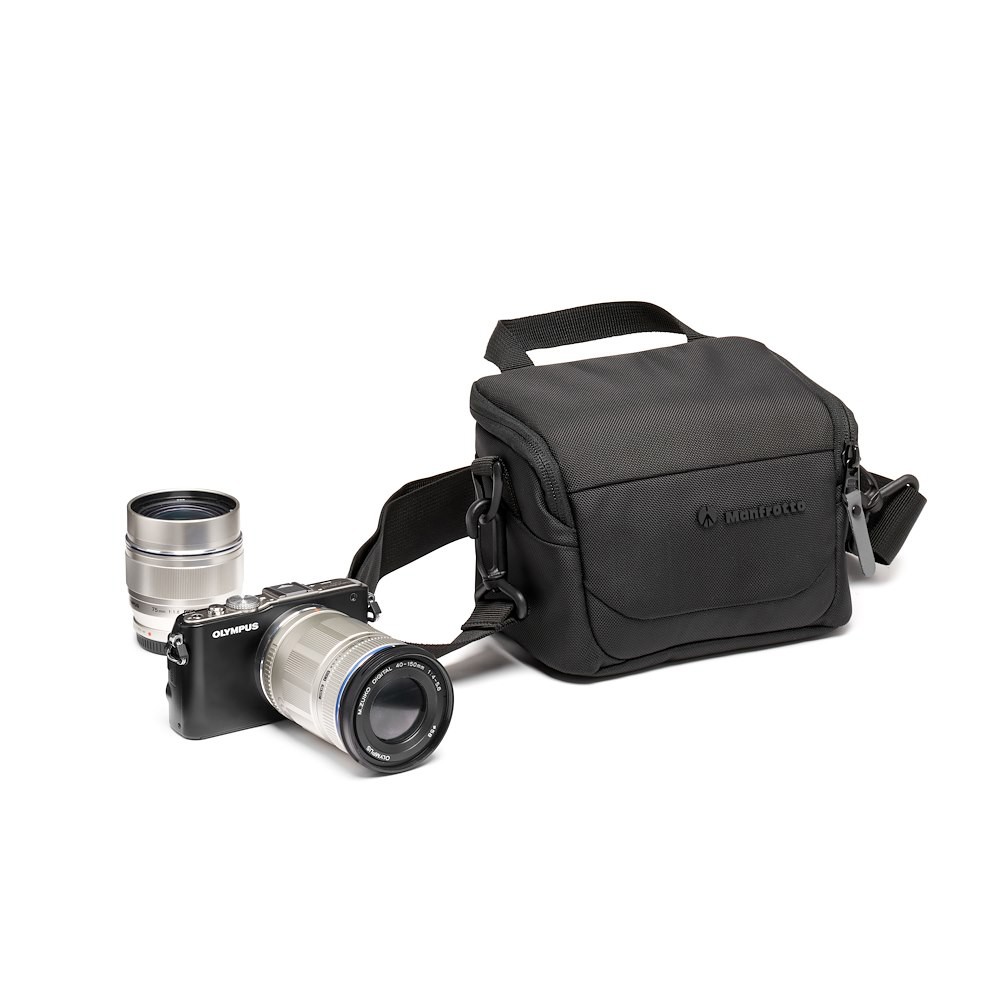 Manfrotto Advanced Shoulder Bag XS III s fotoaparátem
