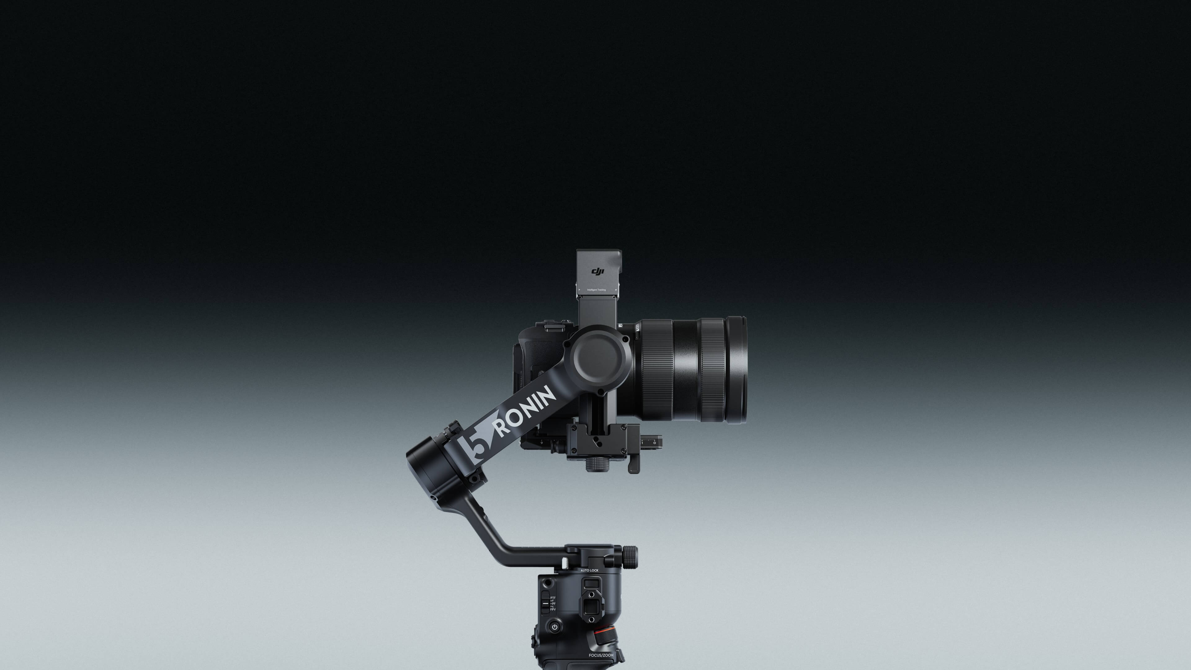Detajl zmogljivih motorjev gimbala DJI RS 5 z oznako RONIN