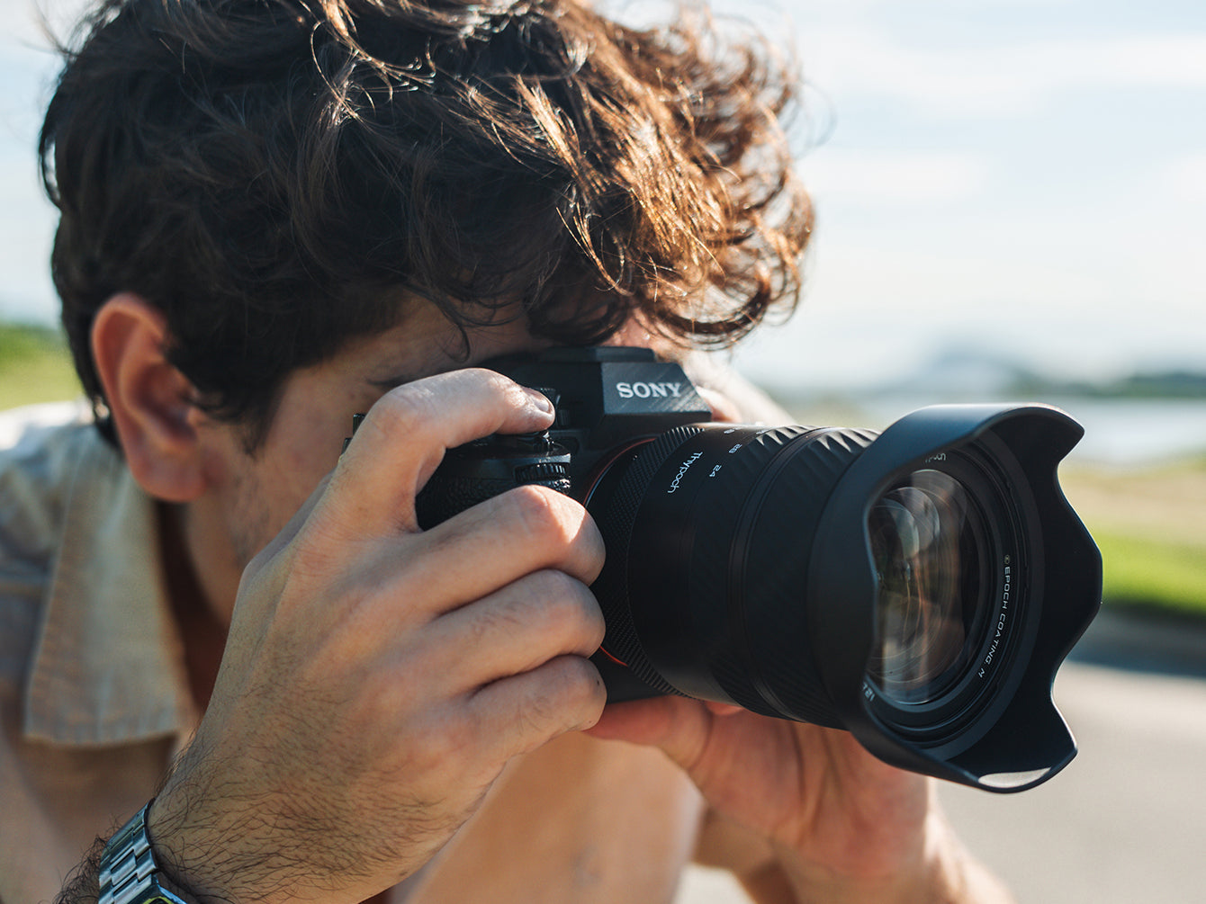 Thypoch Voyager 24–50 mm f/2,8 při práci s fotoaparátem