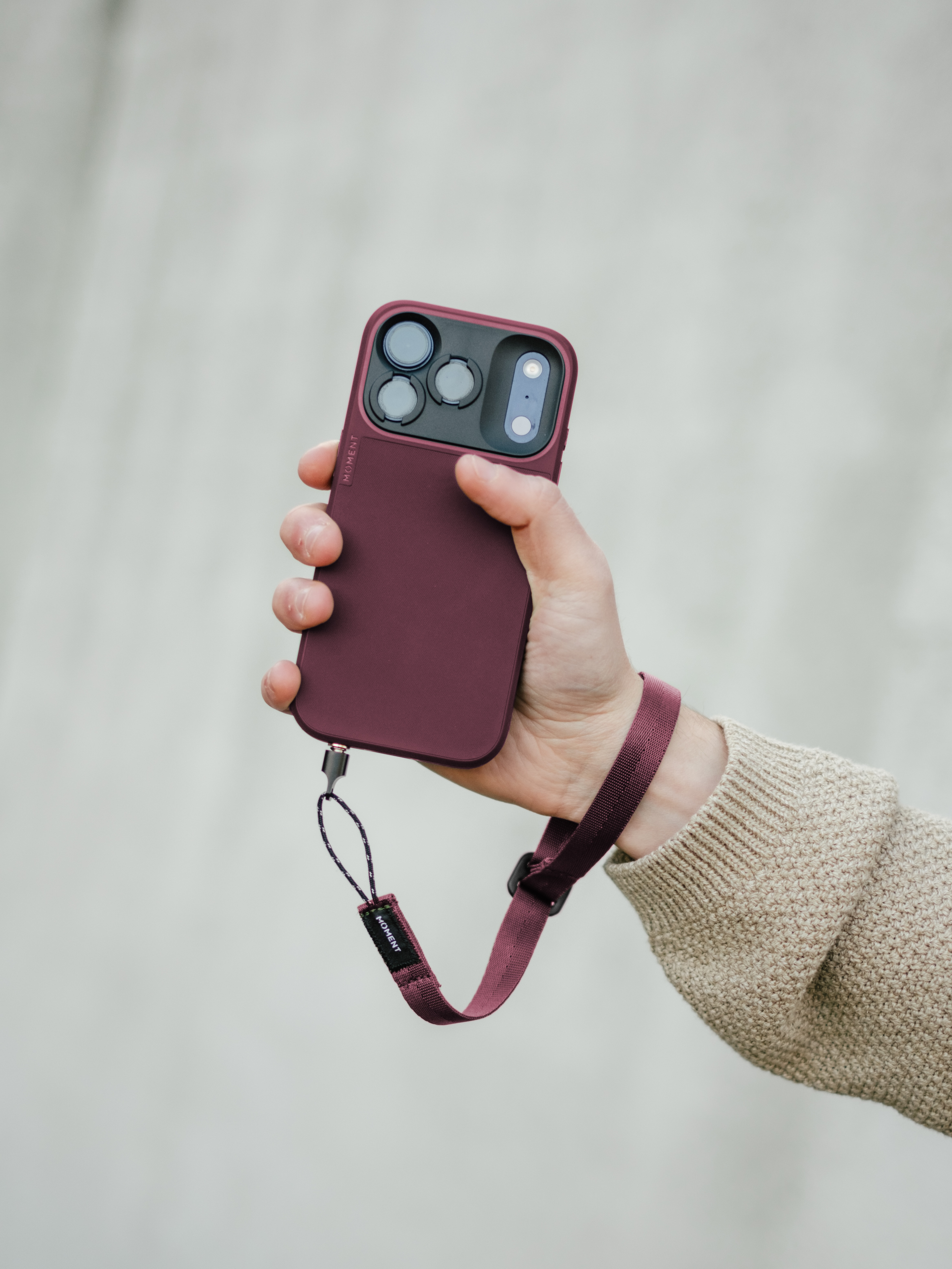 Burgundy Moment Mobile Adjustable Wrist Strap – adjustment buckle detail
