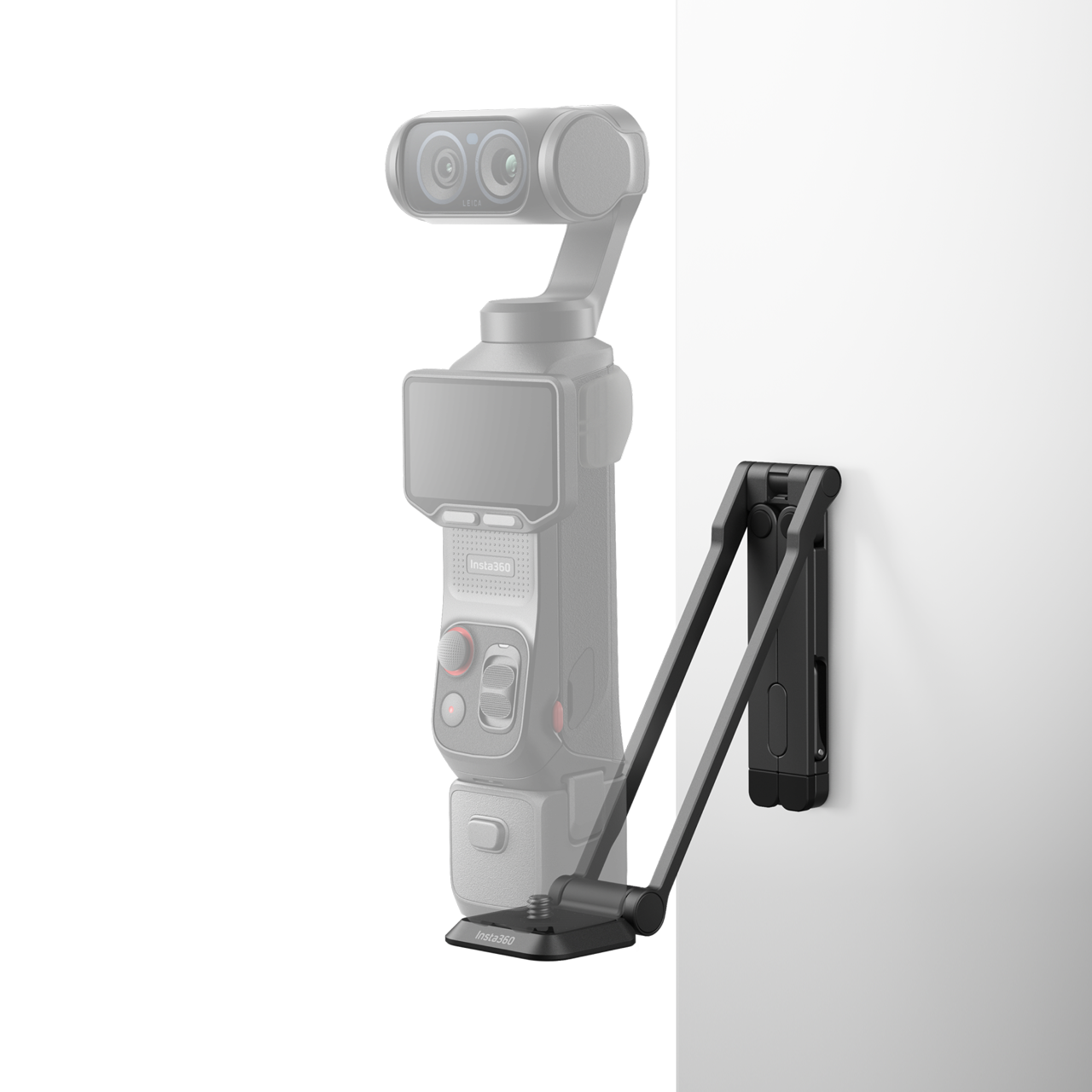 Insta360 Luna Ultra upevněná na magnetickém držáku