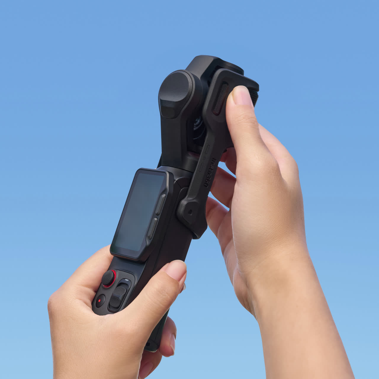 Insta360 Luna Ultra s posuvným ochranným pouzdrem