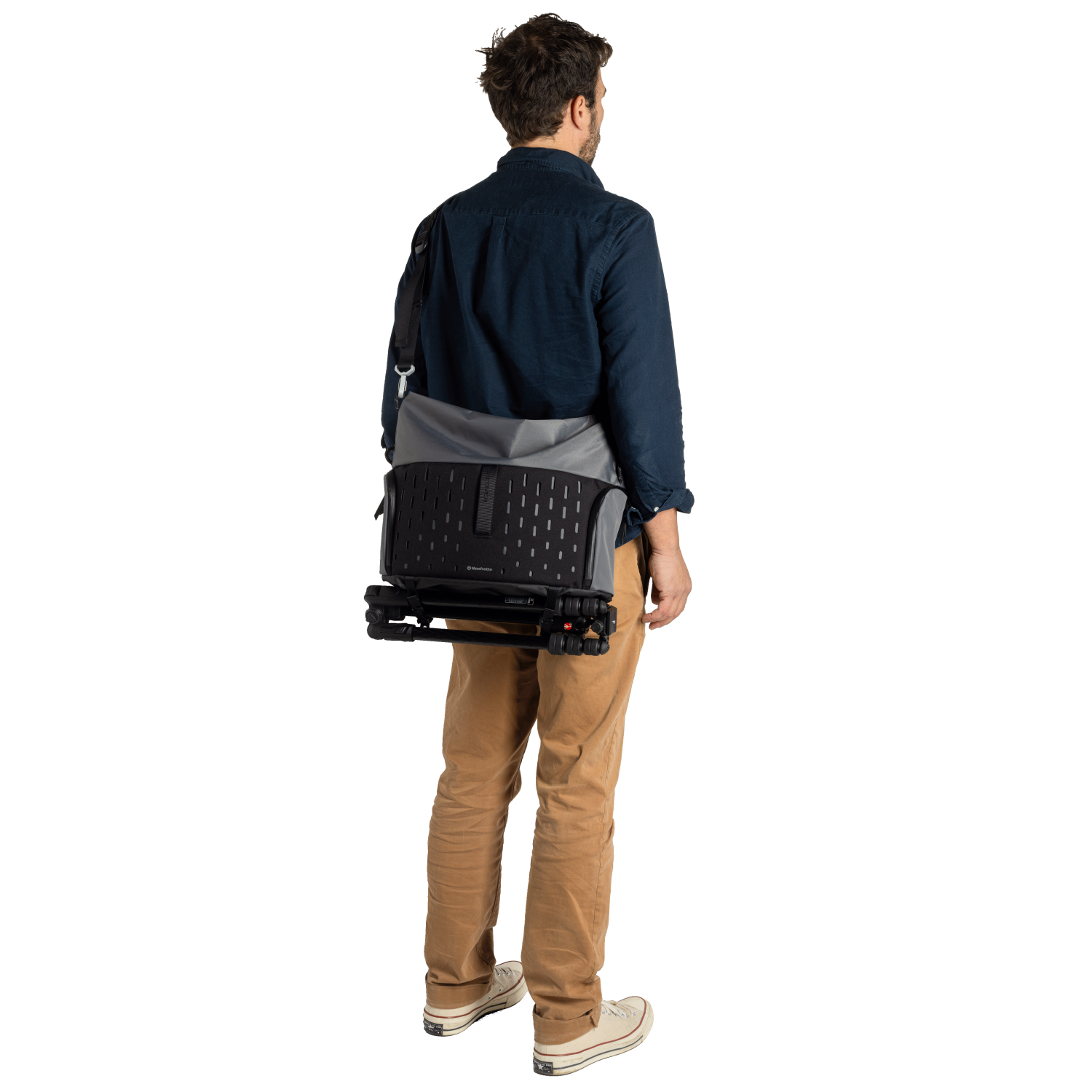 Manfrotto UNCOVER Messenger 12L s kompaktním stativem na spodních popruzích