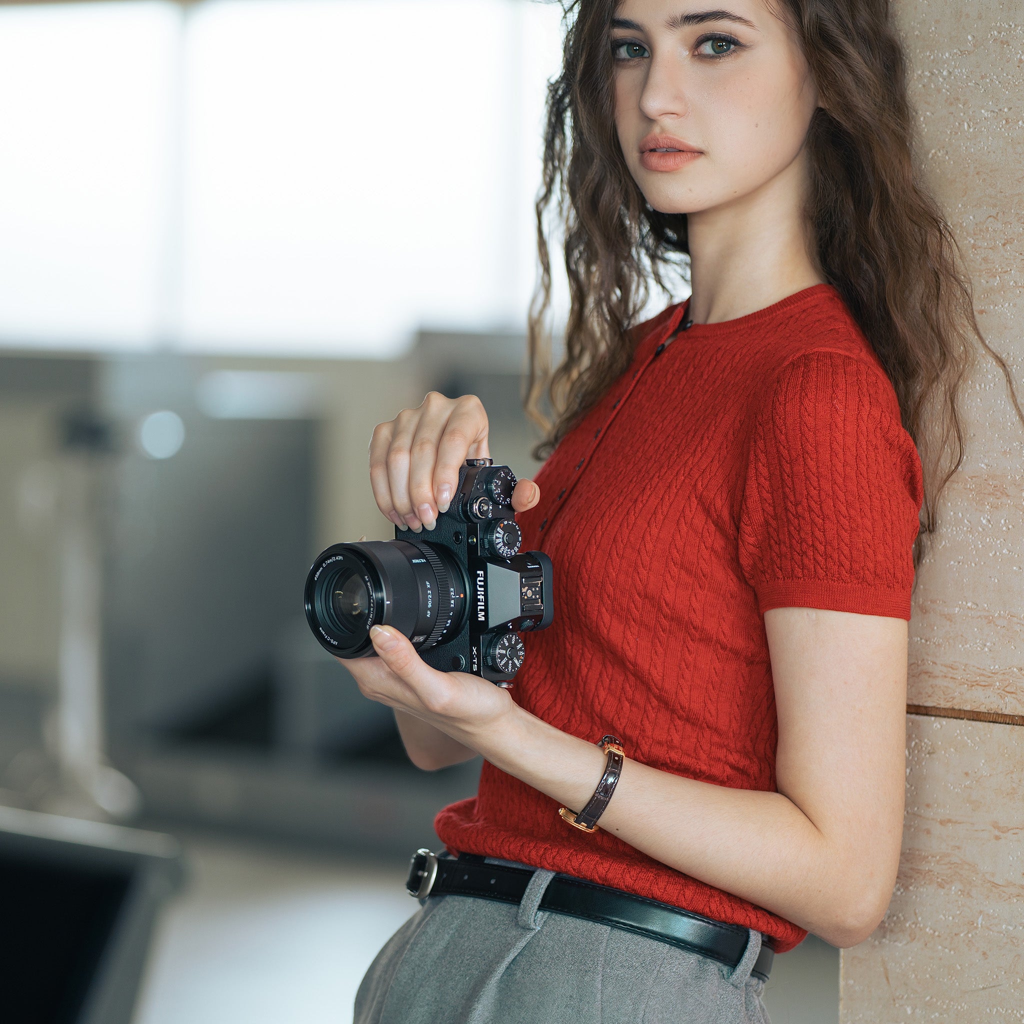 Portrétní kresba objektivu Viltrox 90 mm
