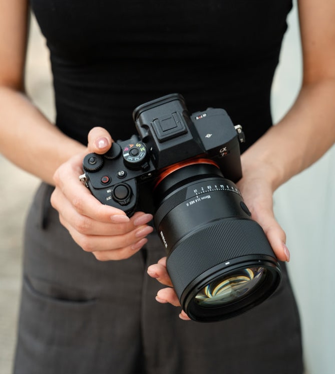 Meike 85mm F1.4 STM MIX II FE – Lehké tělo z polymeru