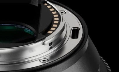 Sirui 40 mm T1,8 1,33× S35 AF anamorfní (Nikon Z, neutrální odlesk) – Kontakty a firmware