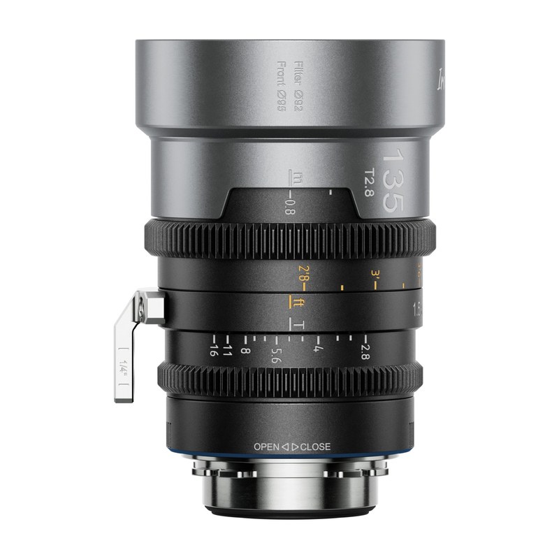 Sirui IronStar 135 mm T2,8 1,5× FF anamorfní objektiv (modrý odlesk)