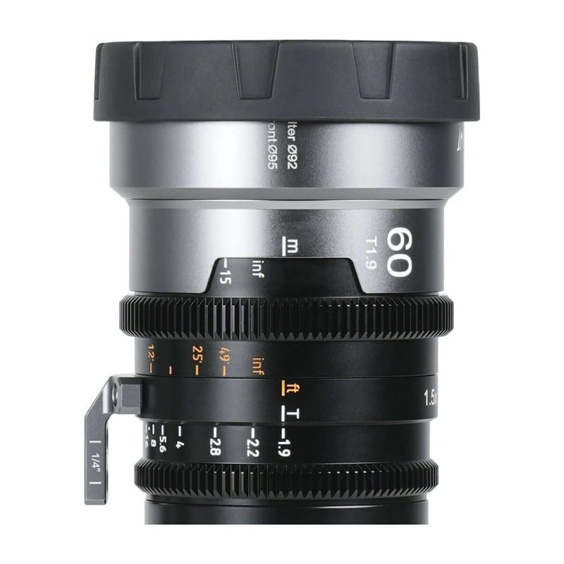 Sirui IronStar 60 mm T1,9 1,5× FF anamorfní objektiv (modrý odlesk)
