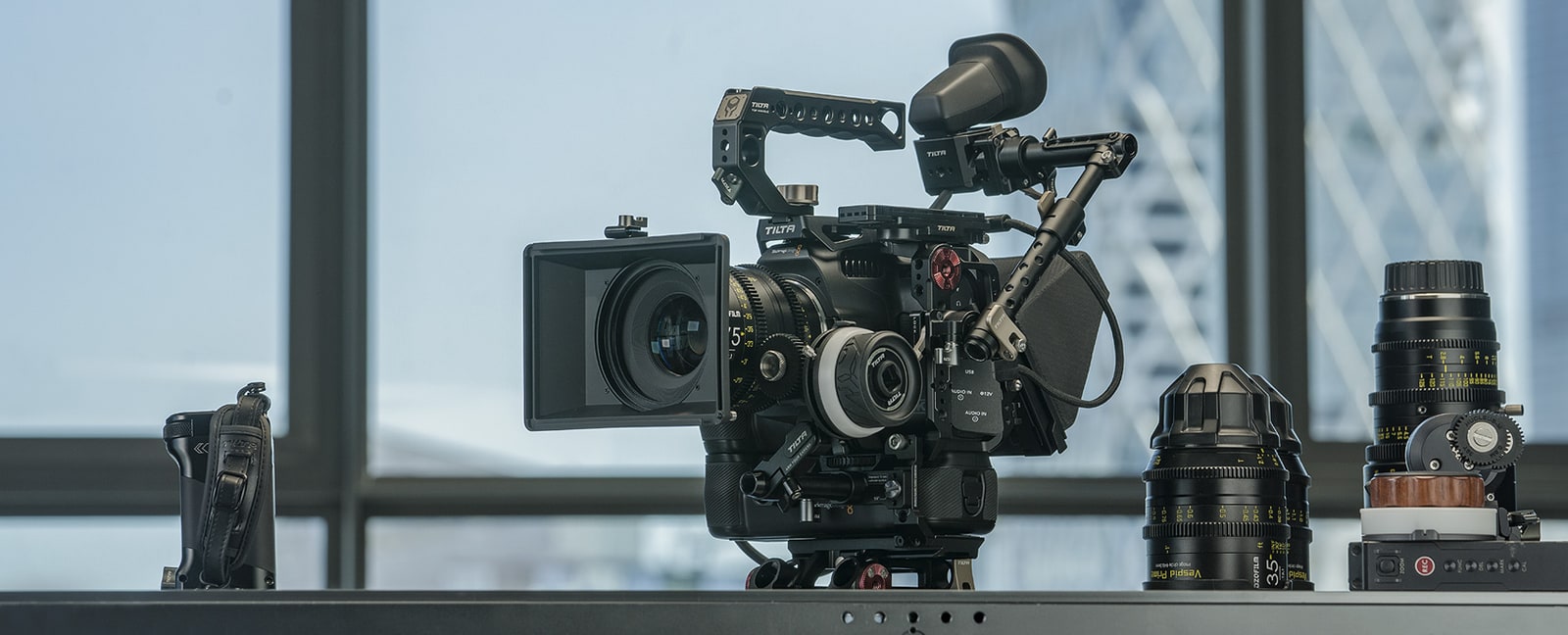Tilta Basic Kit TA-T11-B-B je klec pro Blackmagic Pocket Cinema Camera 6K Pro a 6K G2 se základním příslušenstvím