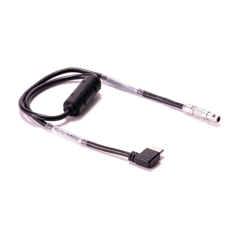 USB-C na rukojeti, port RED CTRL na kameře