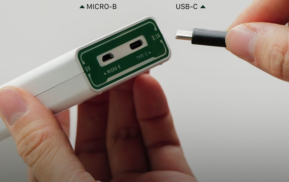 Dva vstupy: USB-C i Micro-USB