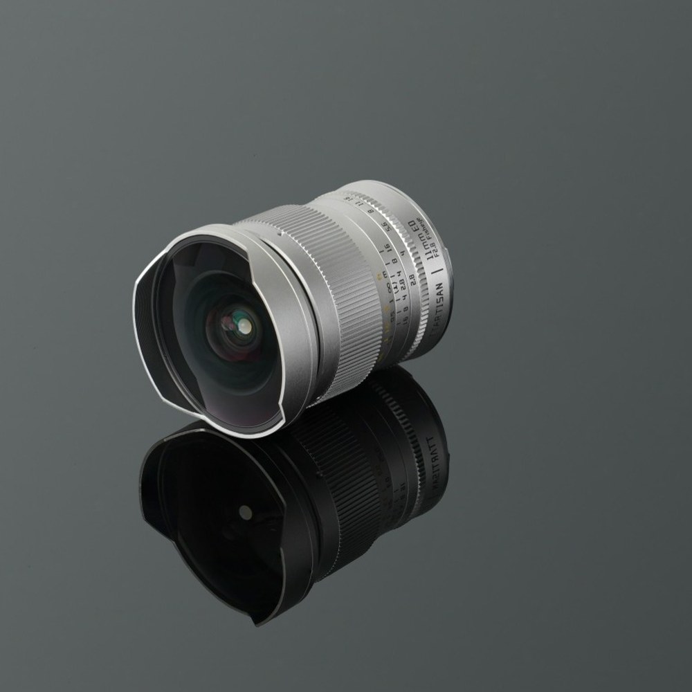 TTArtisan 11mm F2.8 Fisheye – Vestavěná sluneční clona