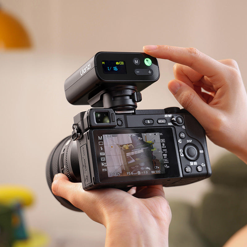 Ulanzi FT16 TTL blesk s LED přisvícením pro Sony, černý